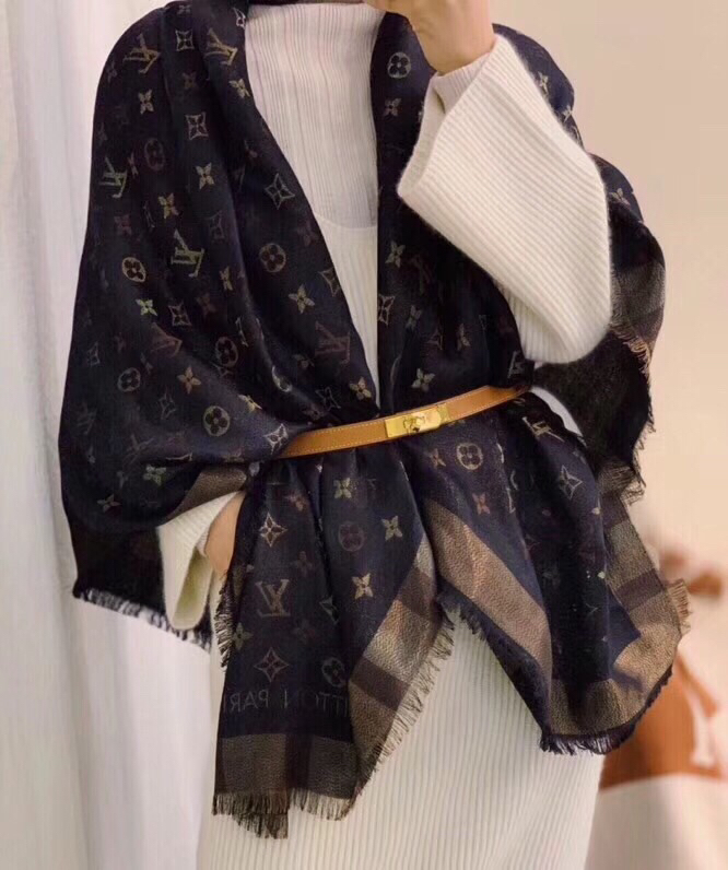 LV silk scarf 140X140cm E03